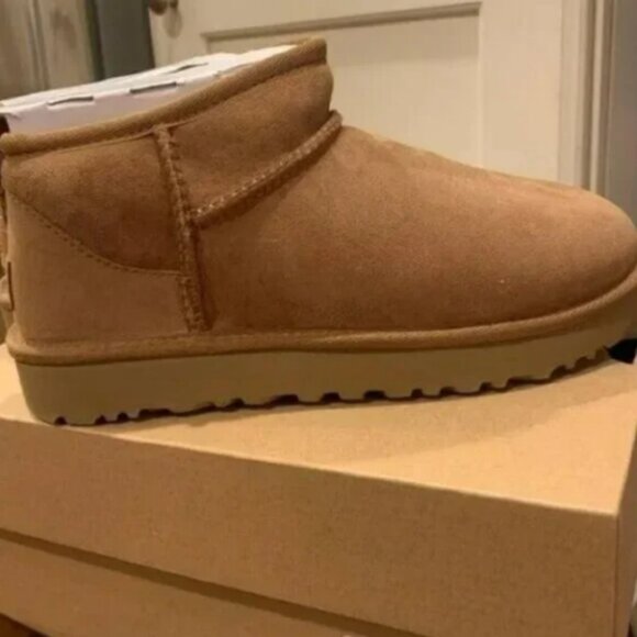 New Ugg Womens mini Snow boots - Picture 3 of 5